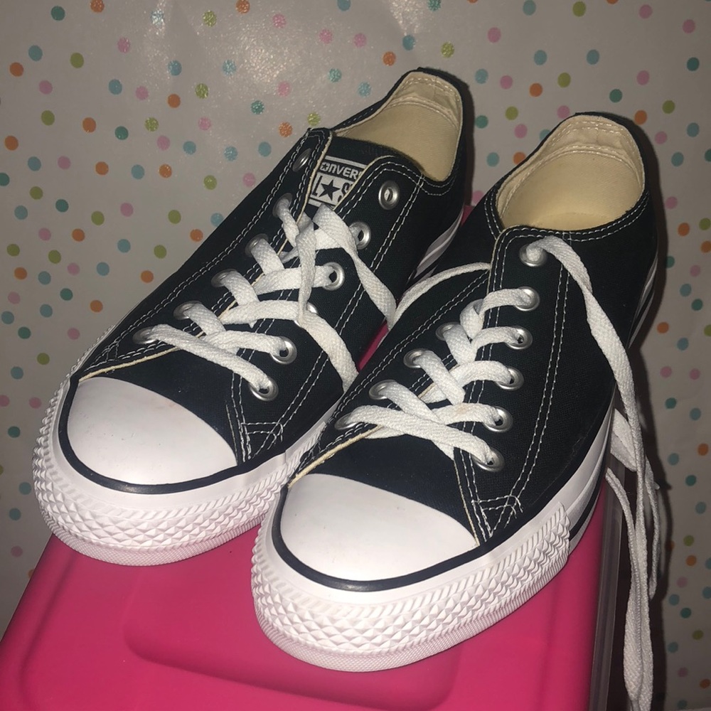 Black & white low-top converse sneakers
